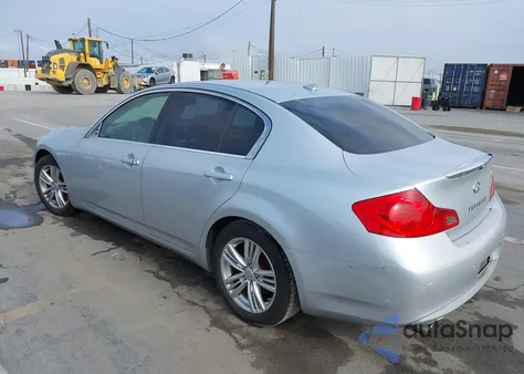 2013 Infiniti G37 Journey z USA, uszkodzony, nr VIN JN1CV6AP2DM724335